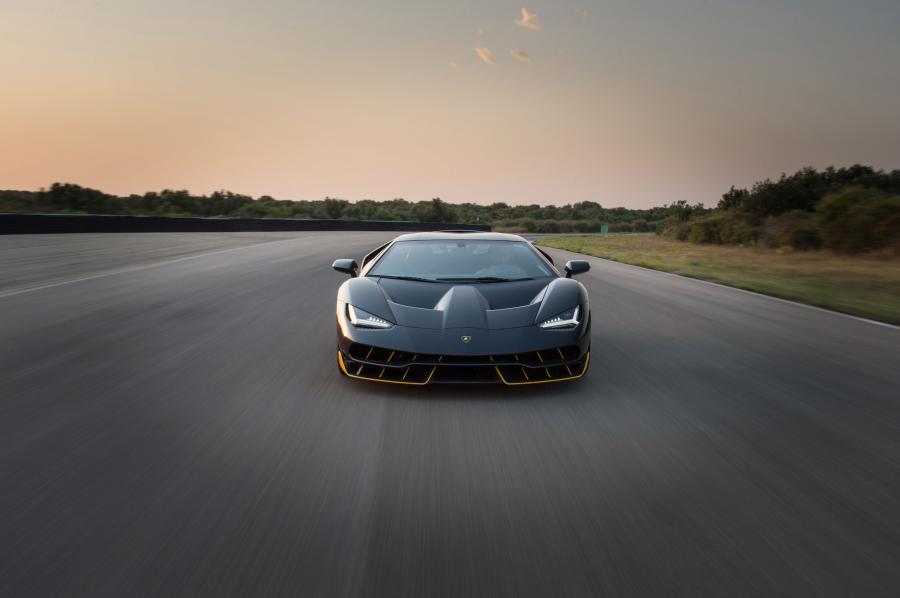  Lamborghini Centenario LP770-4 2016 года  (фото 43 из 61)